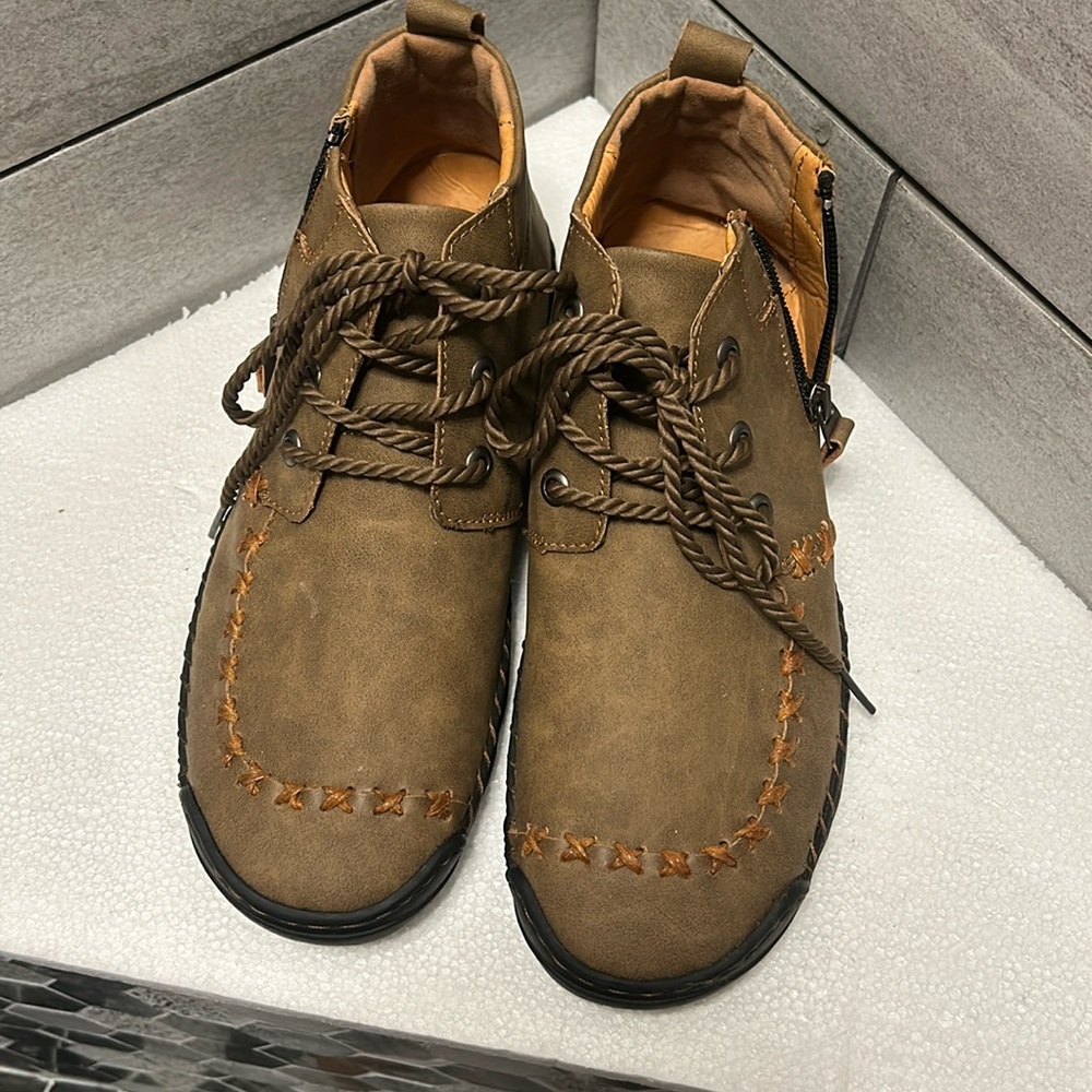 Woman’s Fashion Sport moccasin zip up size 9 used twice